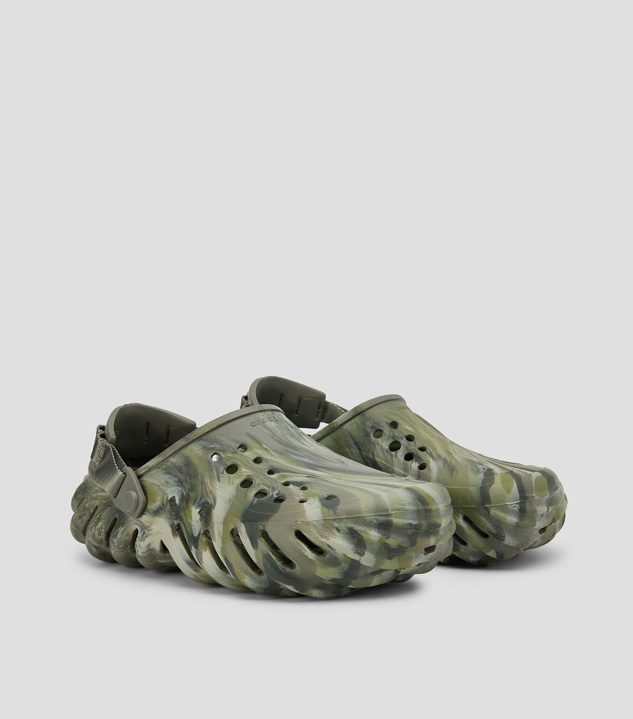 Sandalias clog planas estampadas Hombre